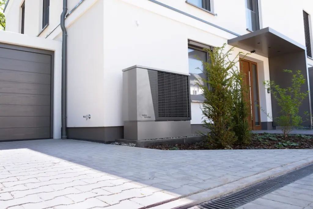 high efficiency HVAC system modern home energy efficient - upgrading to high efficiency hvac pros and cons